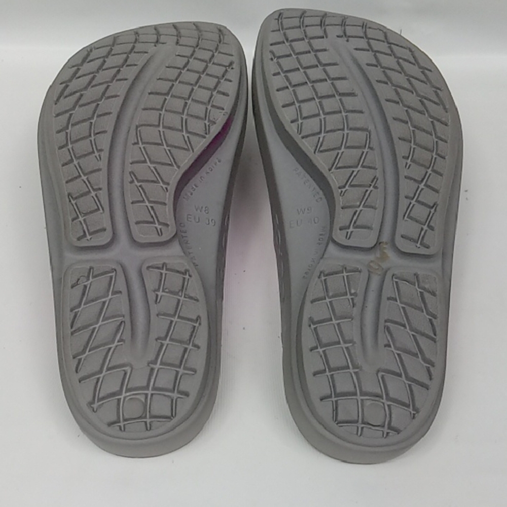 OOFOS Women's Sandals in Fuchsia and Gray Size 8 NWT - Picture 3 of 5